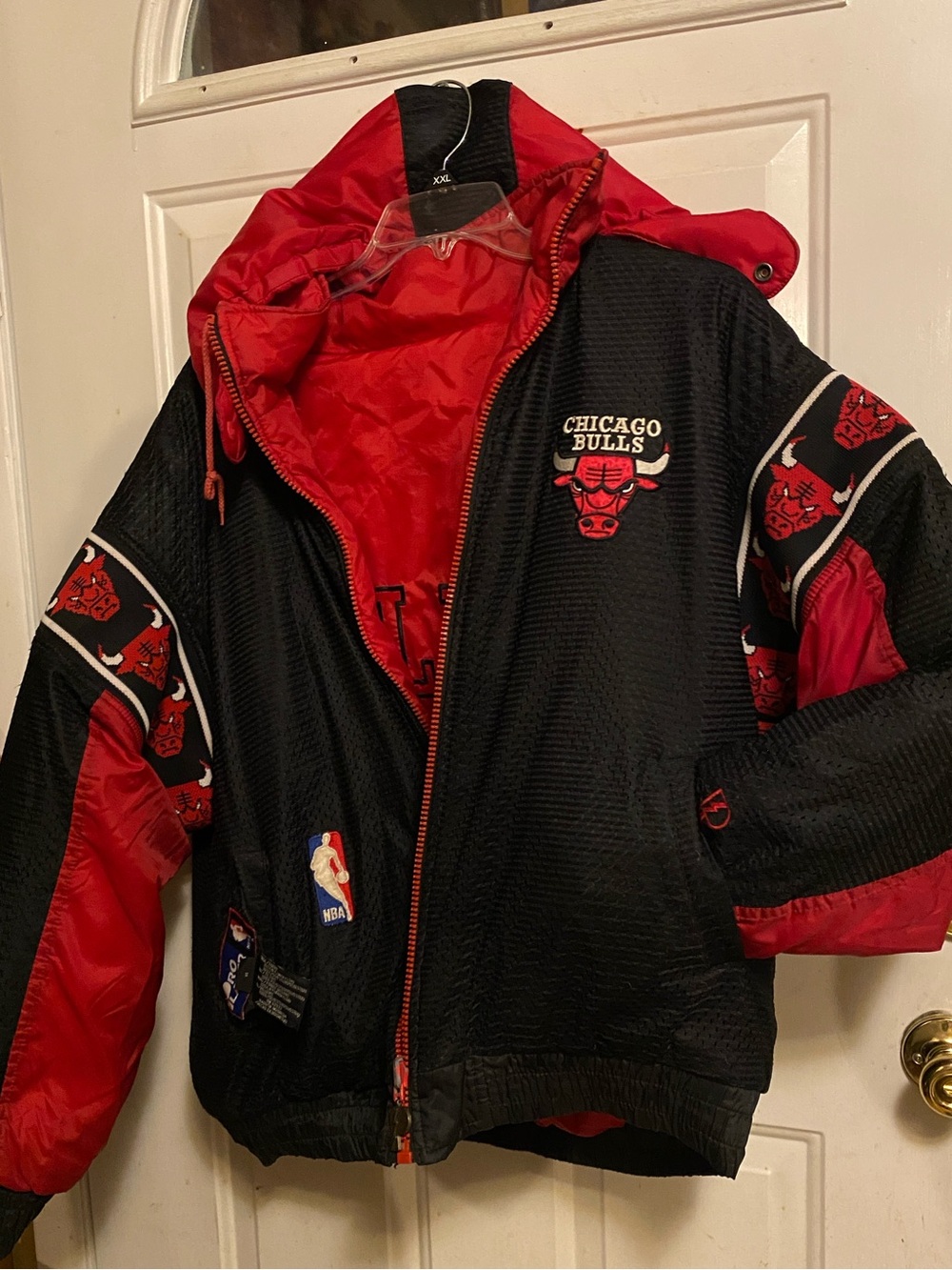 90s Vintage NBA Chicago Bulls (Reversible) Puffer Jacket w/ Zip off Hood